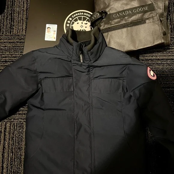 Canada Goose Forester Jacket Size L Navy Worn under 10